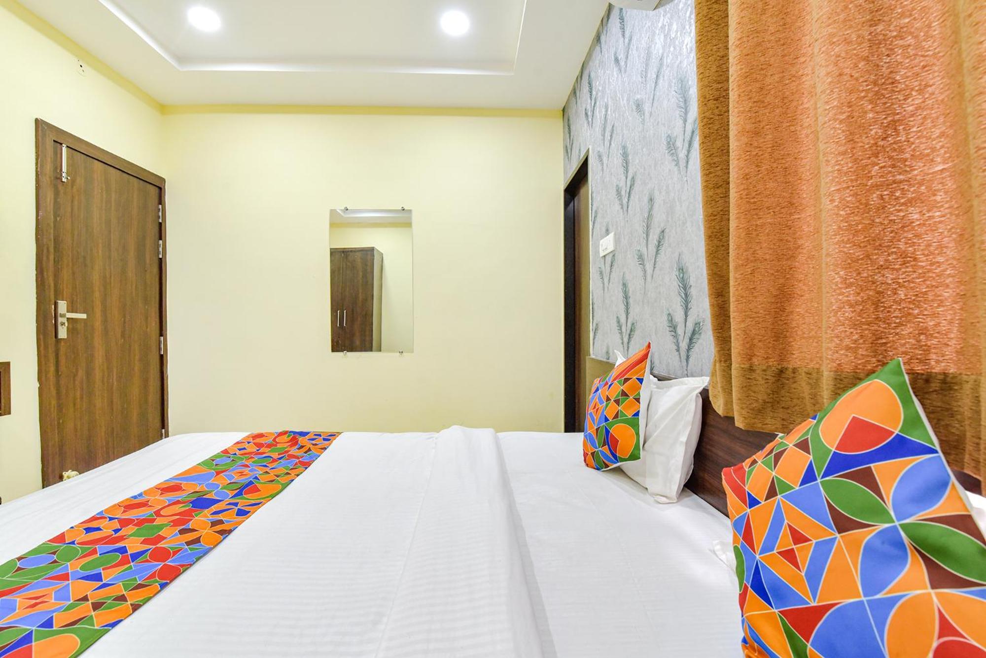 Fabexpress A2 And Restro Otel Indore Dış mekan fotoğraf