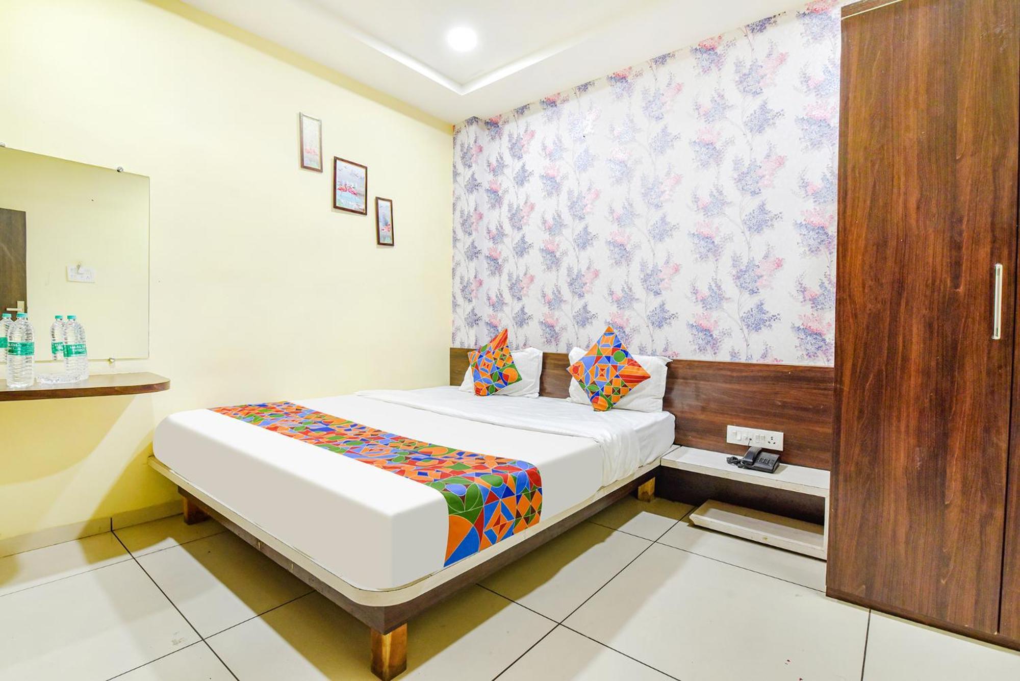 Fabexpress A2 And Restro Otel Indore Dış mekan fotoğraf