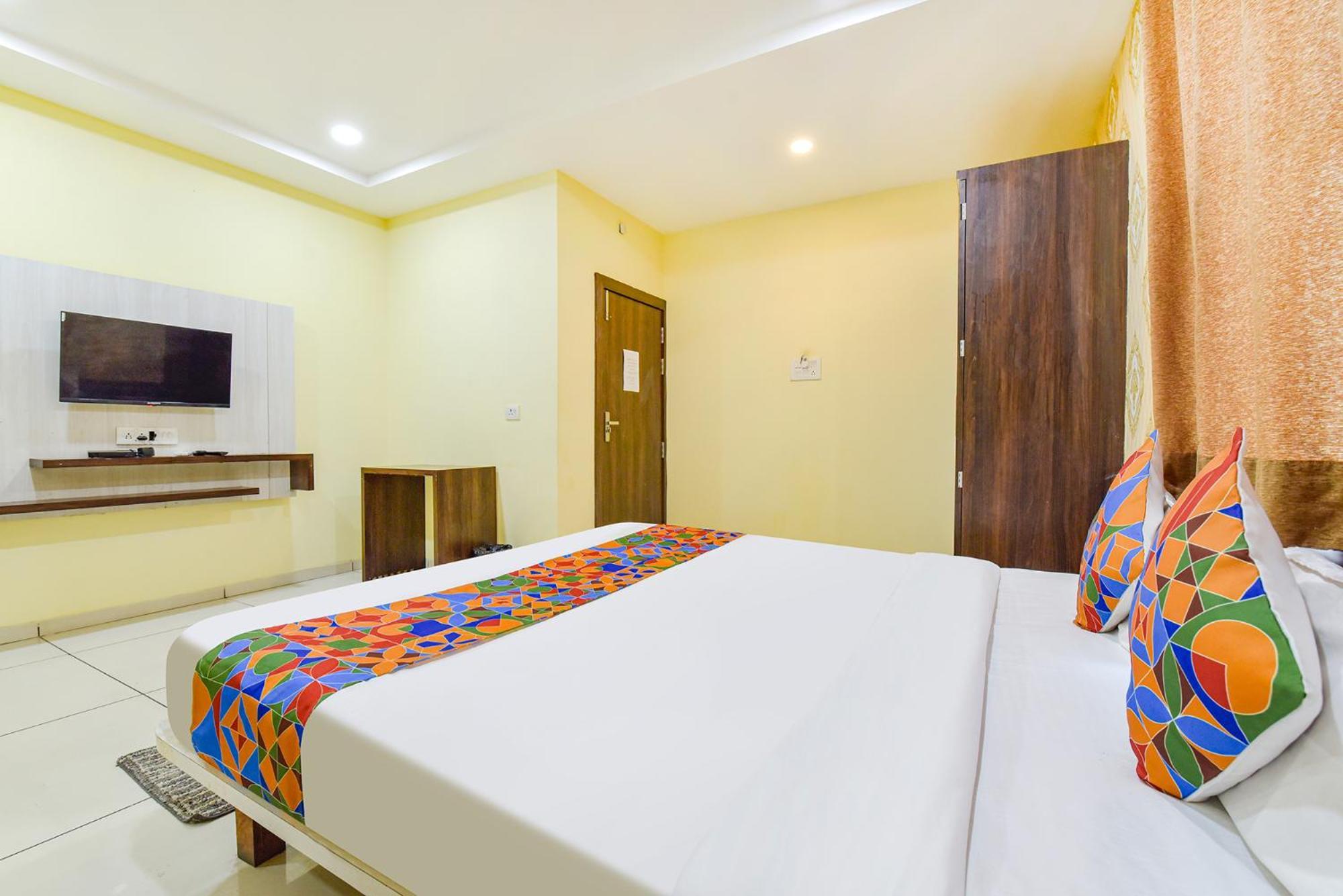 Fabexpress A2 And Restro Otel Indore Dış mekan fotoğraf