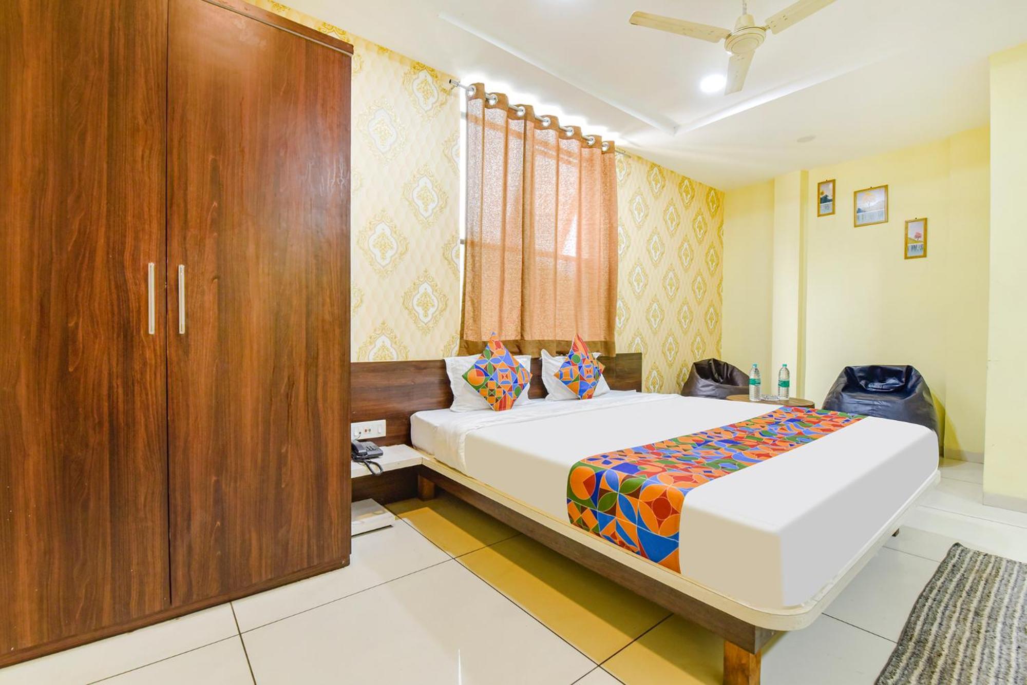Fabexpress A2 And Restro Otel Indore Dış mekan fotoğraf